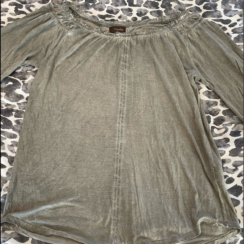 Woman’s olive green top size S
